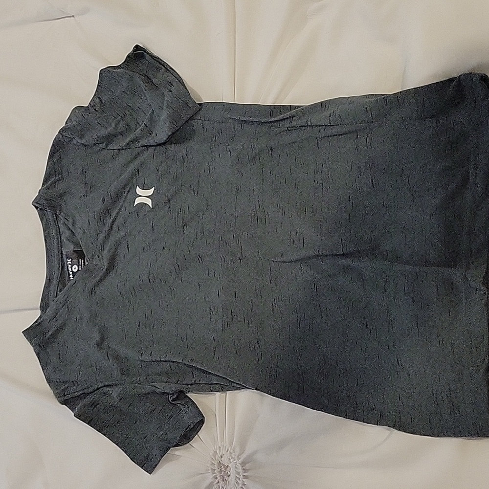 Hurley Boys V Neck. SIZE S